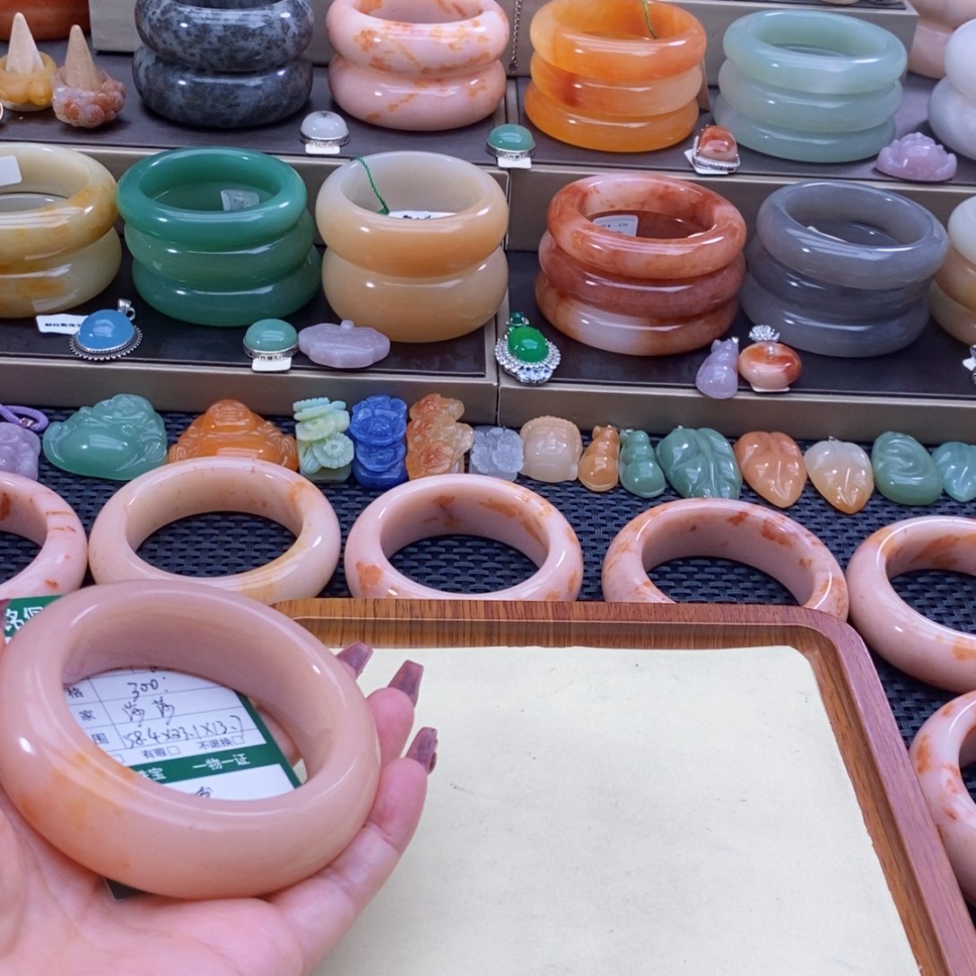 石英质玉手镯未镶嵌莎*