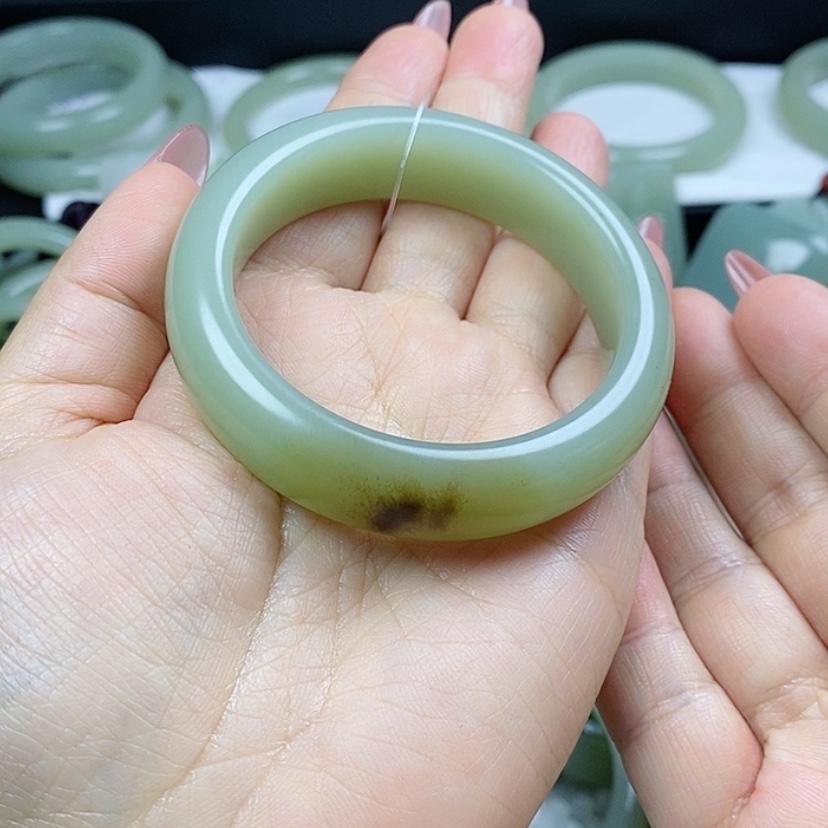 【闪购商品】和田玉手镯未镶嵌1***～