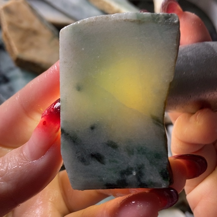 翡翠颈饰未镶嵌天然翡翠