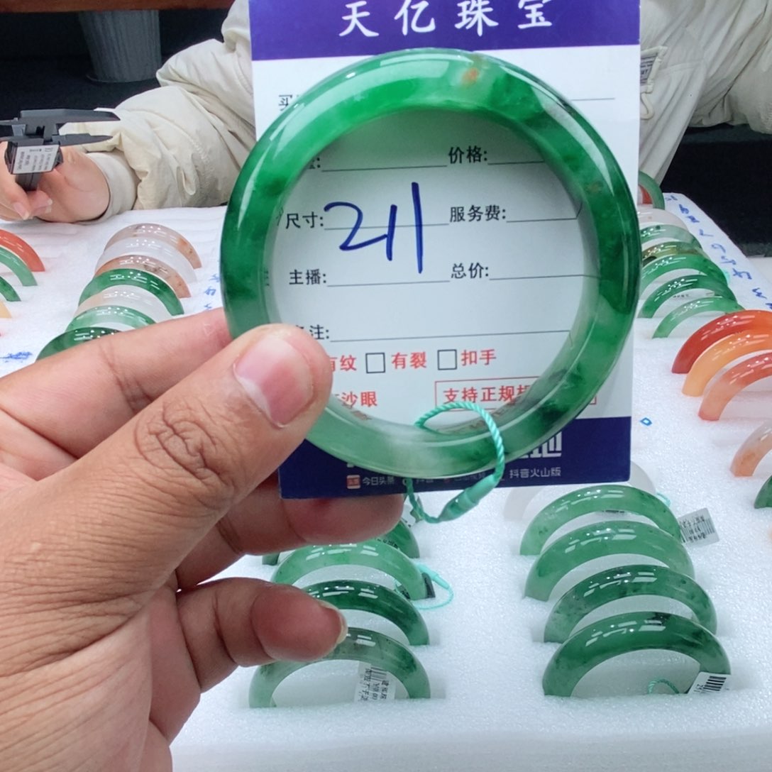 未镶嵌手镯石英质玉57