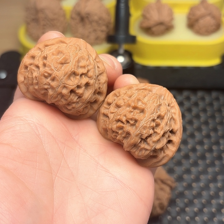 桃核吊坠宫灯狮子头