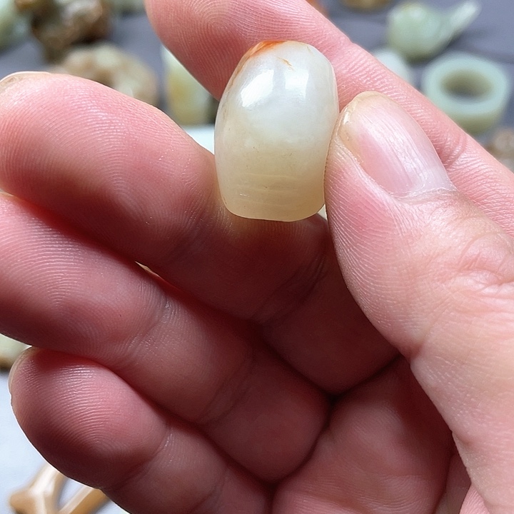 和田玉（糖玉）未镶嵌颈饰王***子