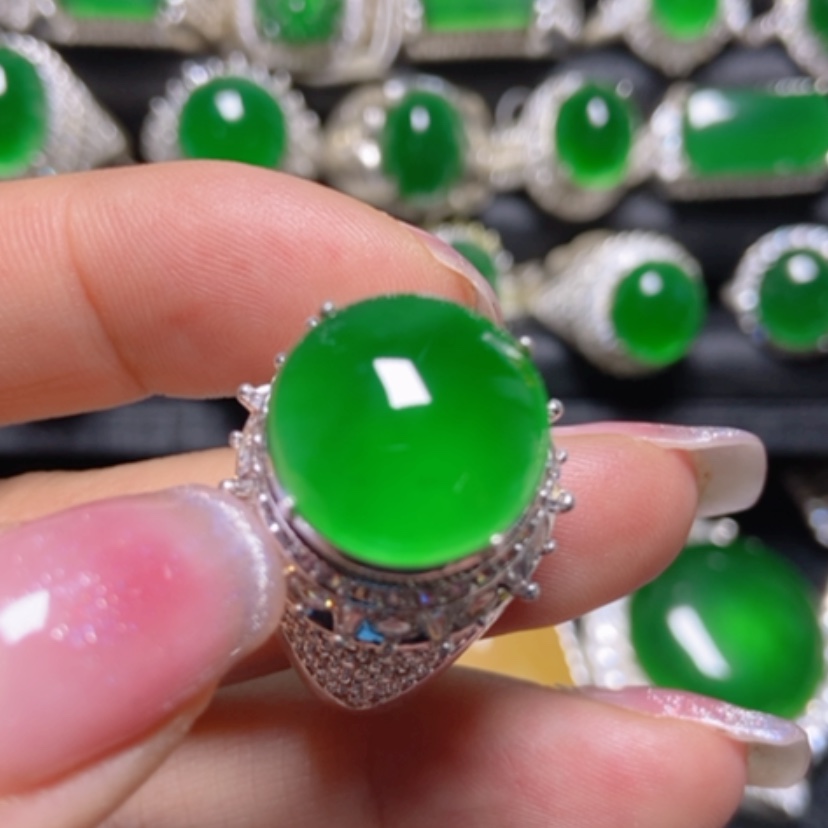 【闪购商品】翡翠颈饰未镶嵌师****9翡翠