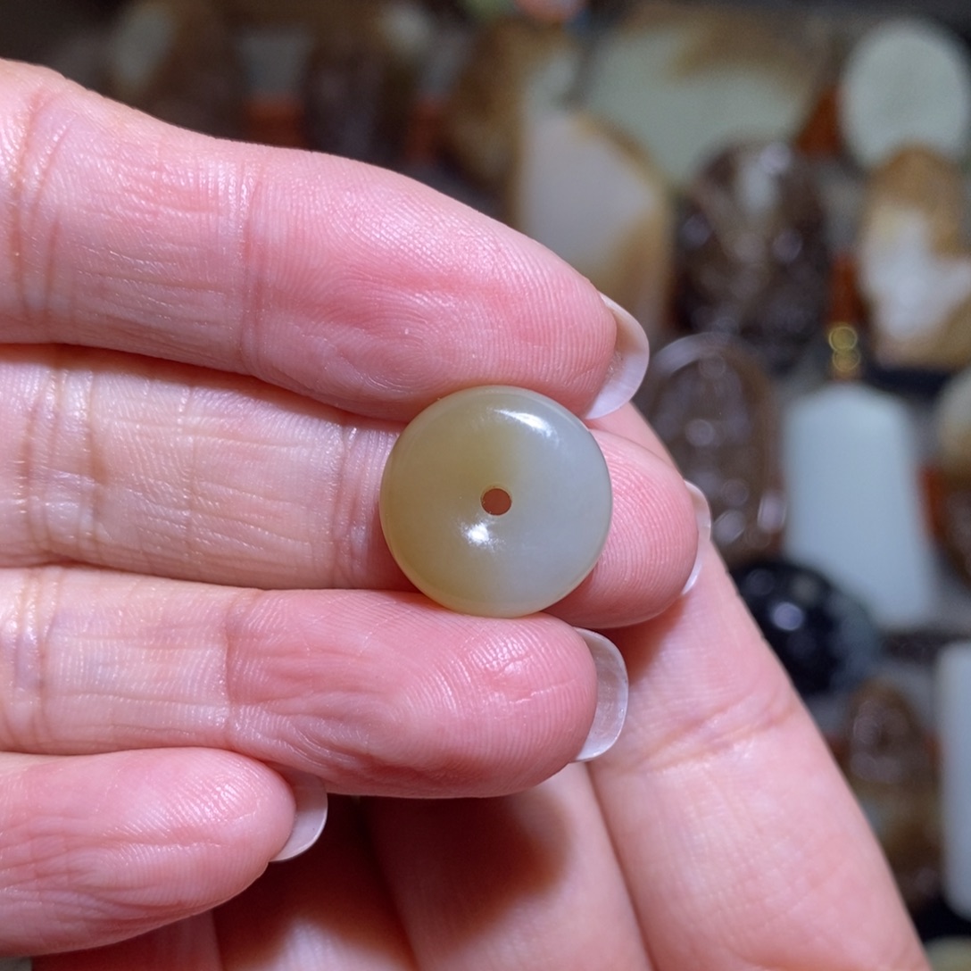 颈饰未镶嵌和田玉（糖玉）