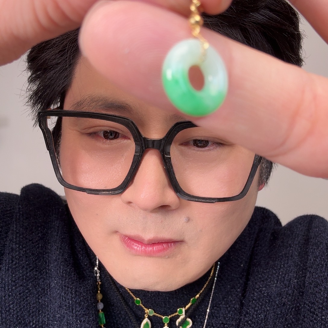 翡翠18K金镶嵌颈饰一件