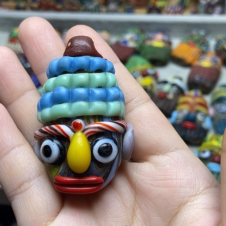 琉璃颈饰玉米娃一个