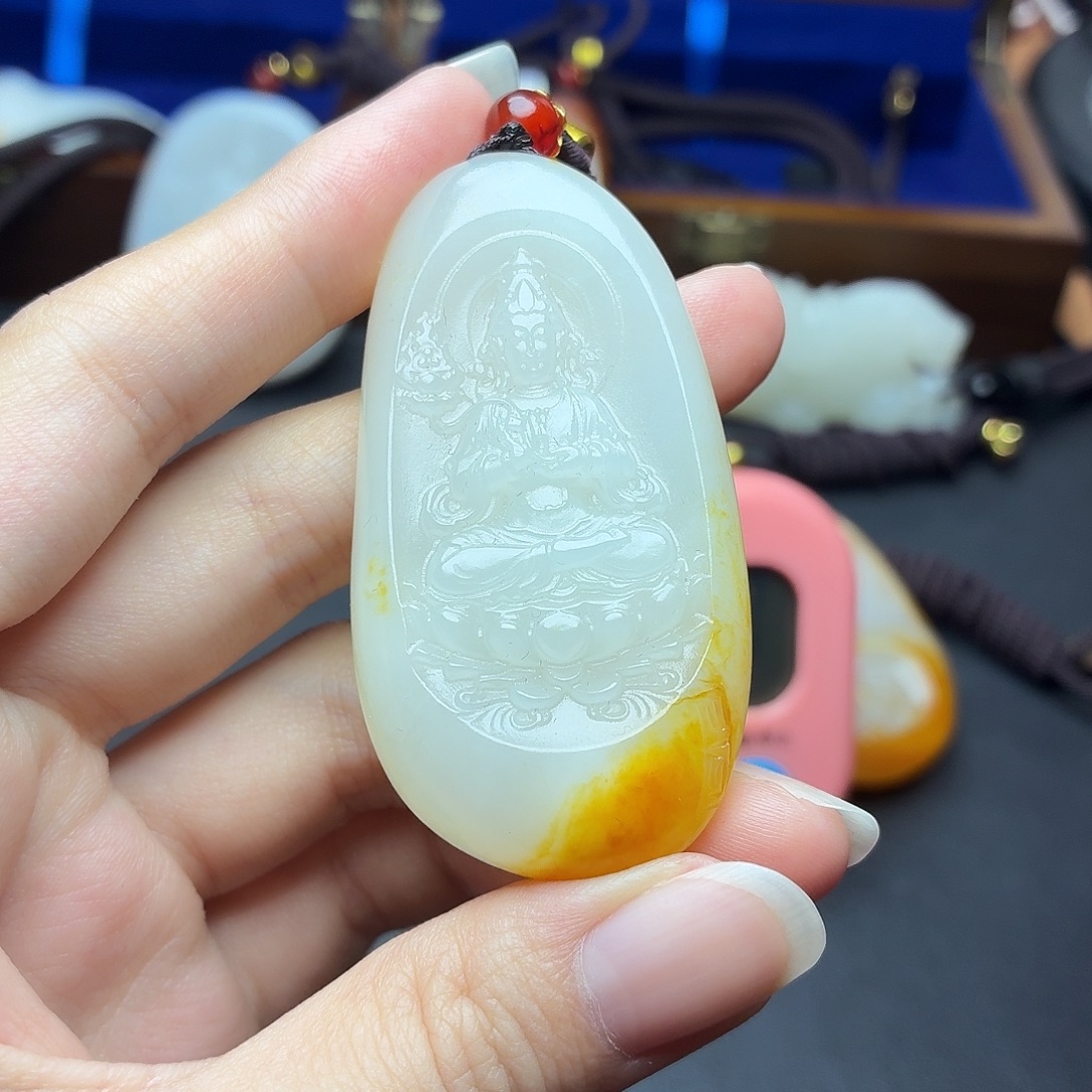 咖***。颈饰未镶嵌和田玉N