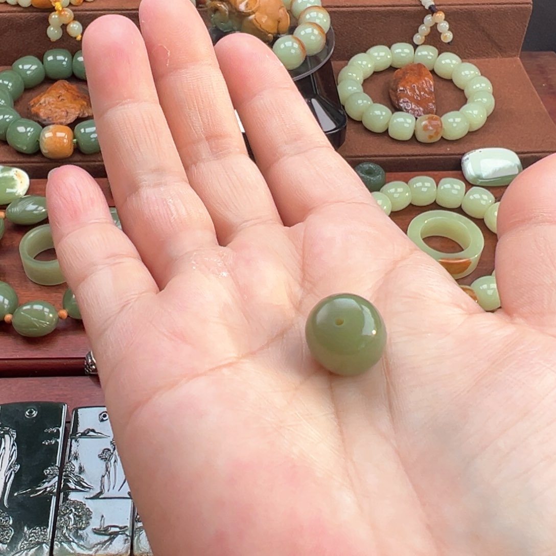 岫岩老玉（透闪石质玉）未镶嵌颈饰减*