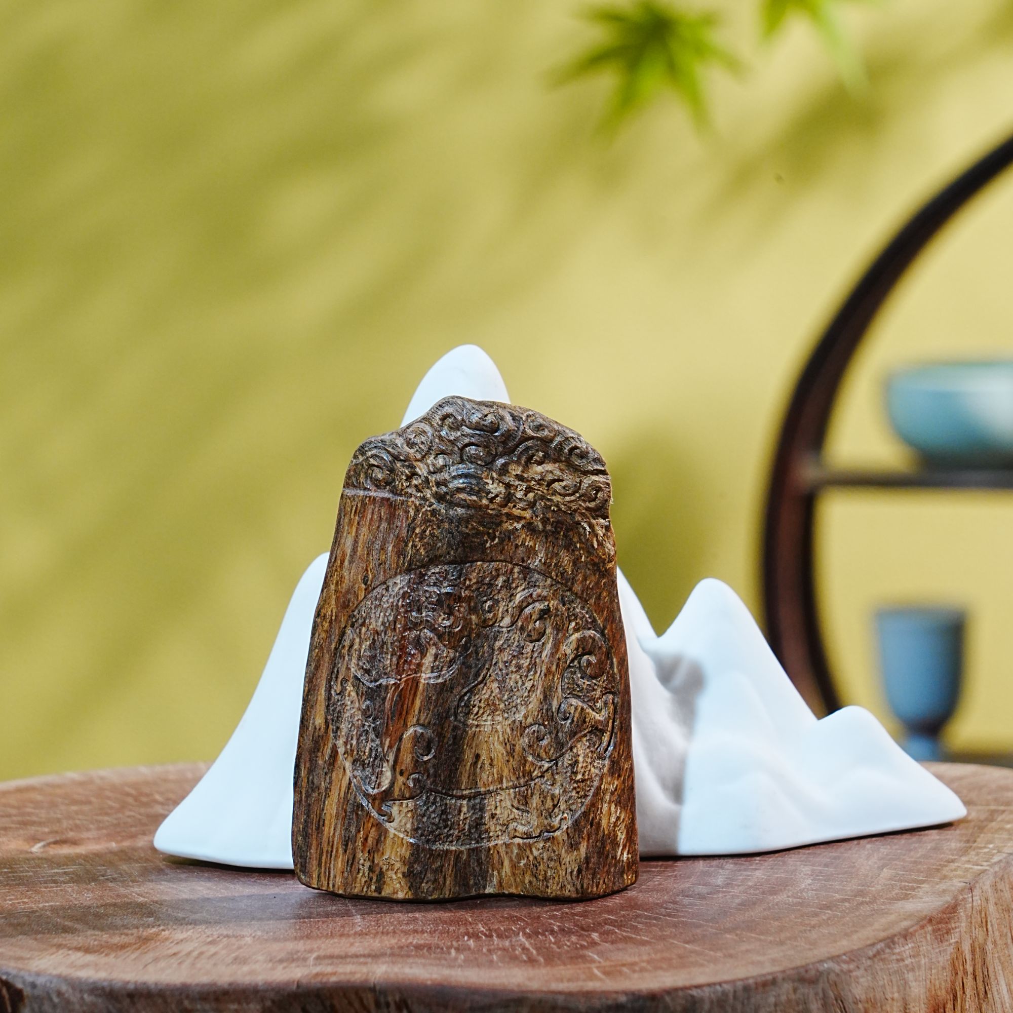 【收藏级】加里曼丹黄油老料沉香雕刻件（古龙）  251109006  F   