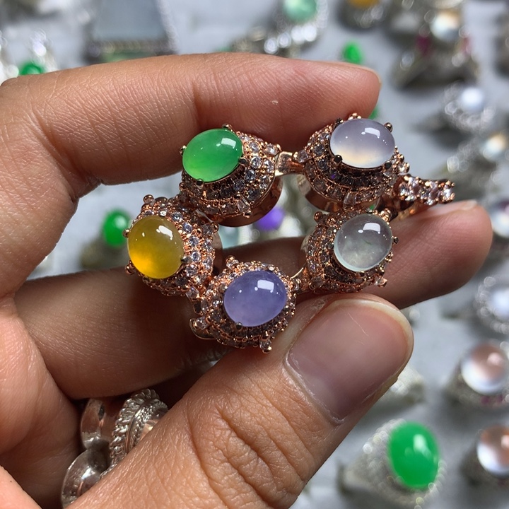 翡翠未镶嵌戒指铜托，卖裸石，需要二次镶嵌