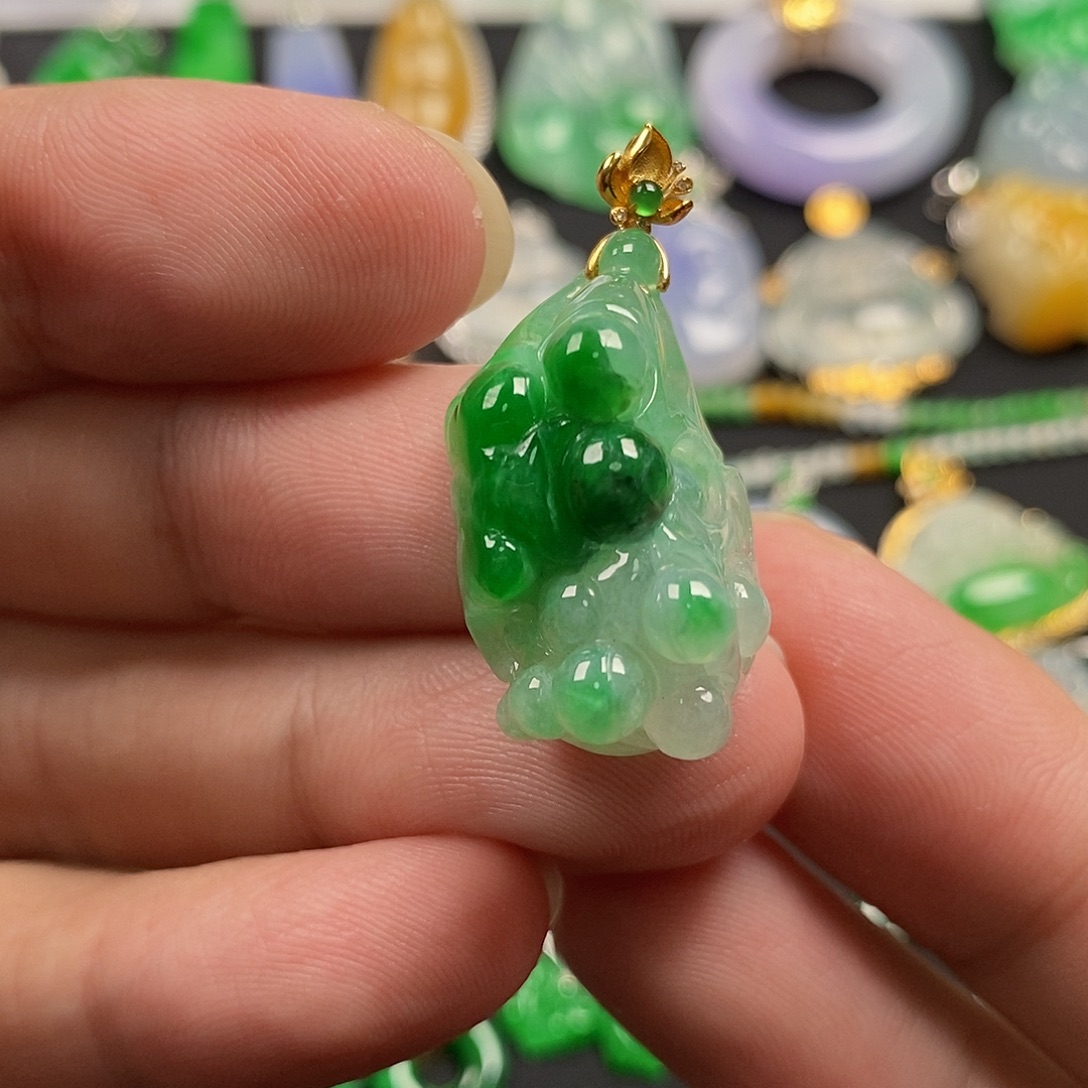 颈饰18K金镶嵌翡翠翡翠