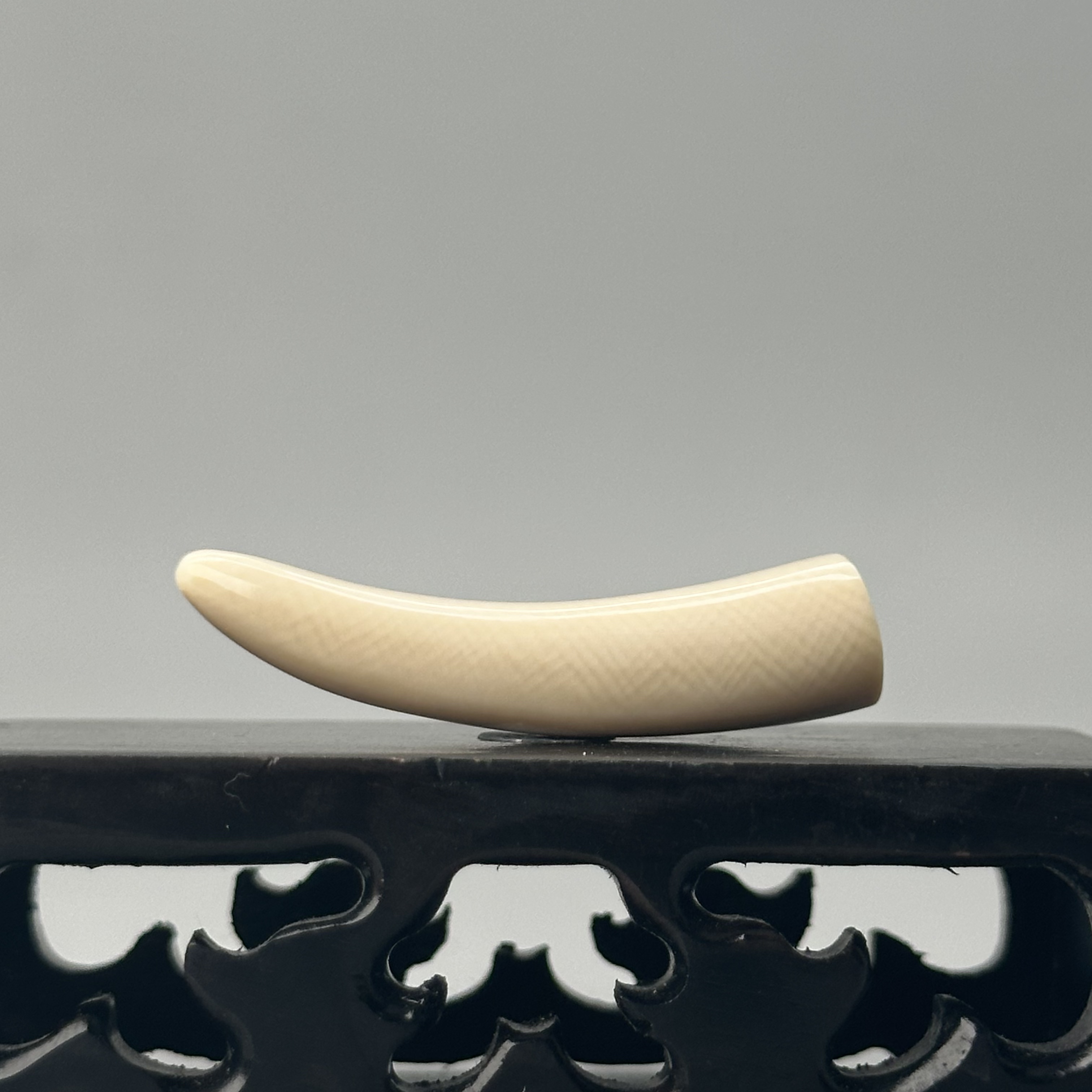 DEZHI/德志4.7g纯肉牙尖43*12*6mm天然猛犸牙默认打孔吊坠绳K550