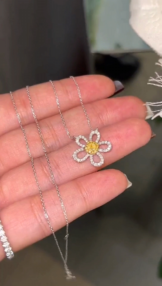 18k金天然黄钻钻石项链，主石0.25克拉，顺丰包邮