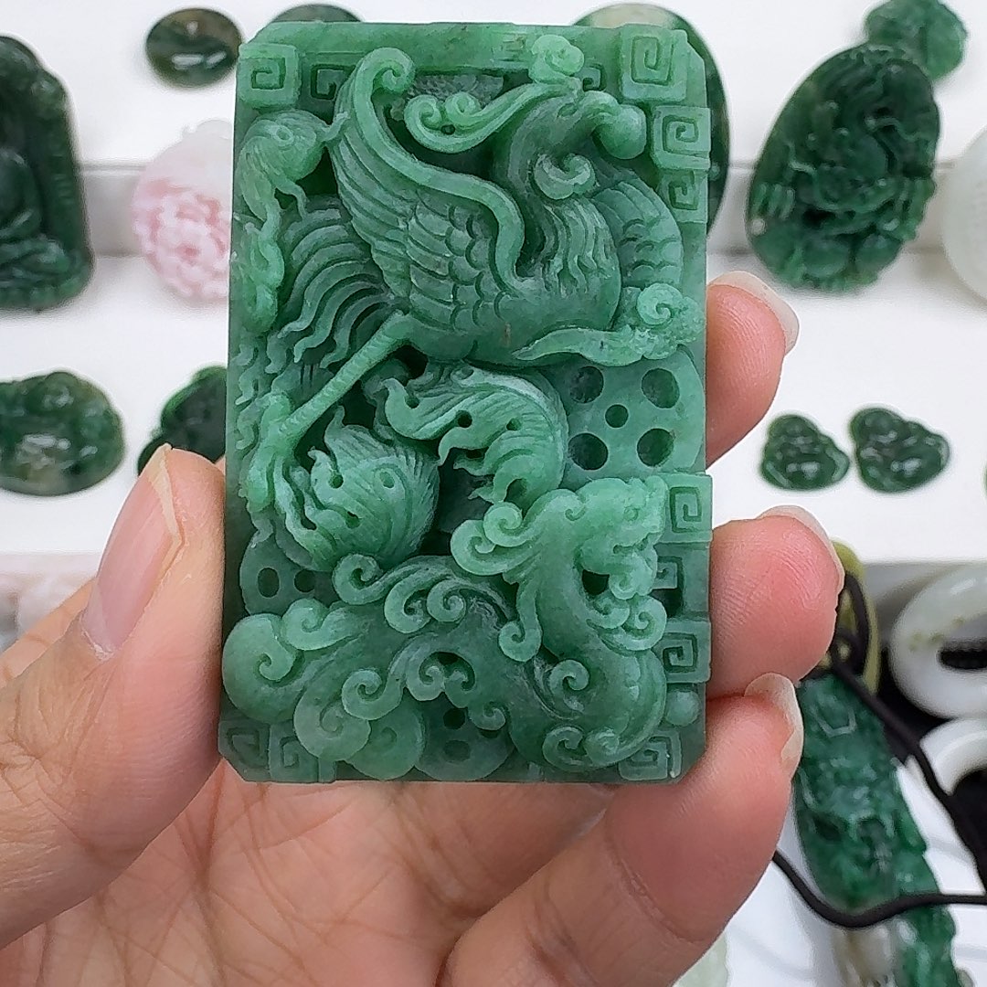 坦***荡独山玉未镶嵌颈饰