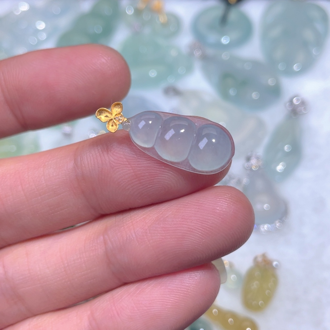 翡翠18K金镶嵌颈饰翡翠