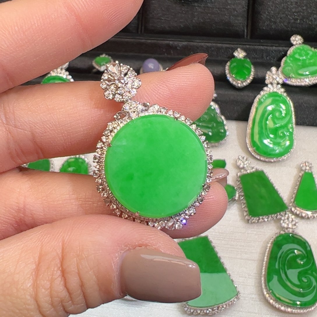 翡翠吊坠(不含链)18K金镶嵌