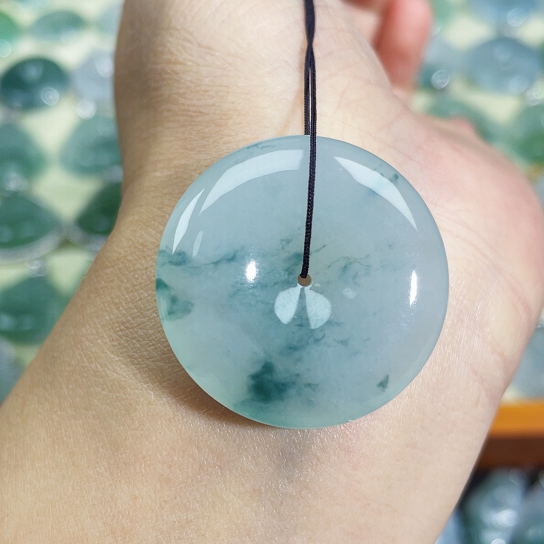 翡翠颈饰未镶嵌吊坠