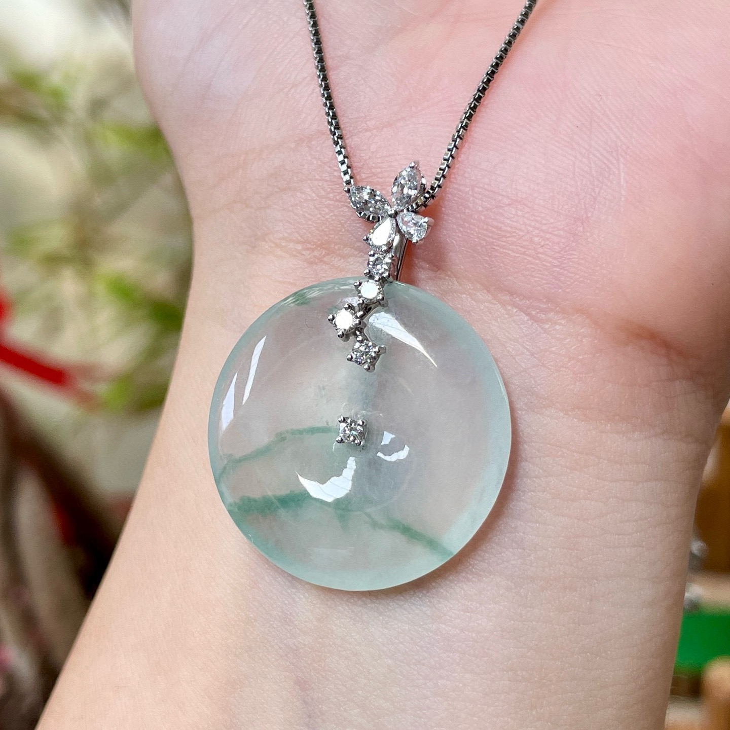 18k白金镶嵌高冰胶感飘花翡翠平安扣