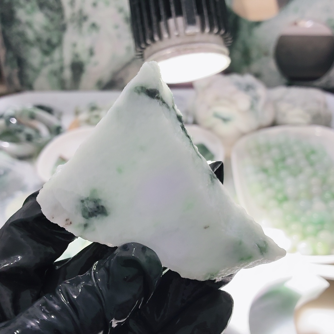 翡翠未镶嵌颈饰边角料