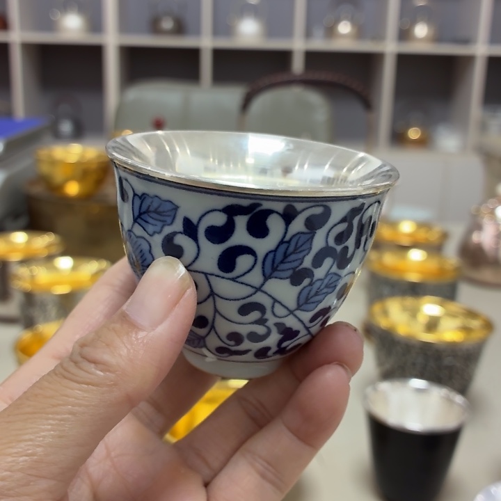 峰***哥李小鹤採织莲手绘瓷包银杯