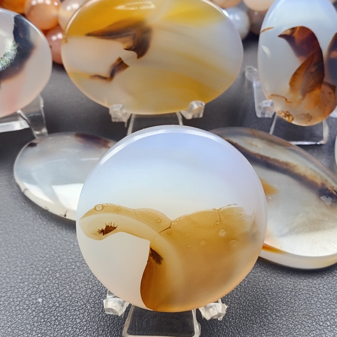 广***业玛瑙/玉髓未镶嵌颈饰