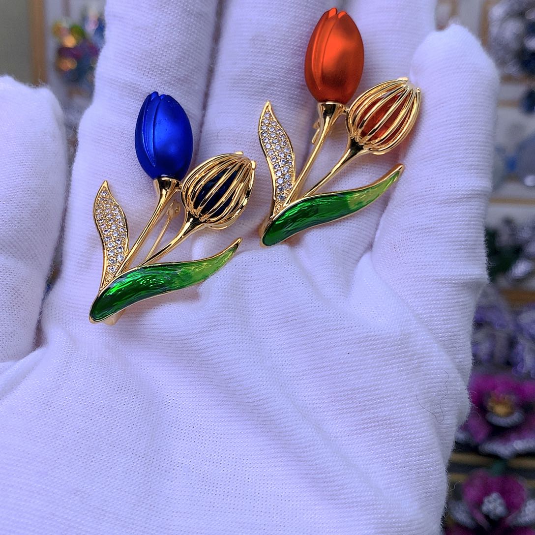 合成立方氧化锆铜胸针2个