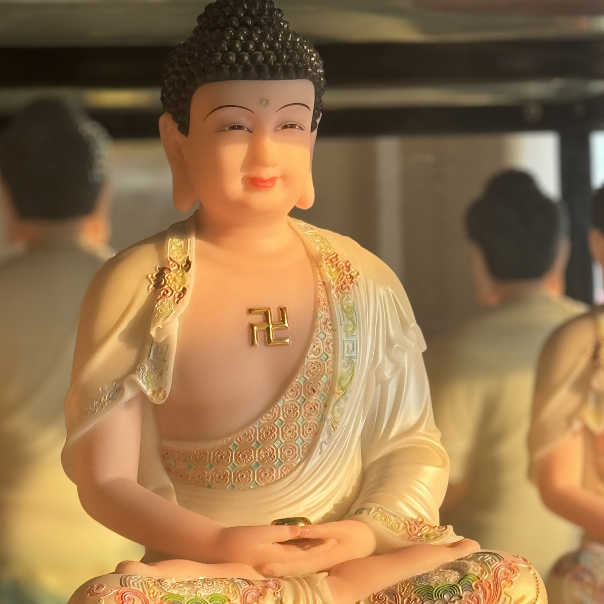 汉白玉彩绘观音菩萨神像家用客厅祈福摆件