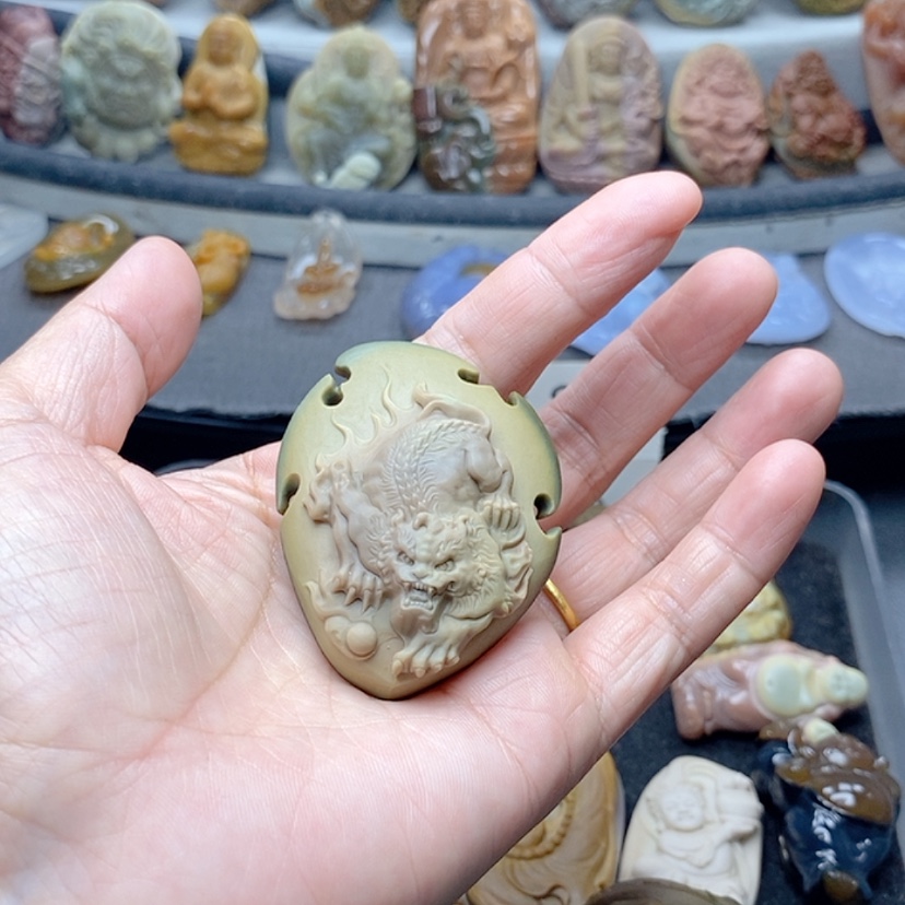 【闪购商品】定制石英质玉吊坠未镶嵌