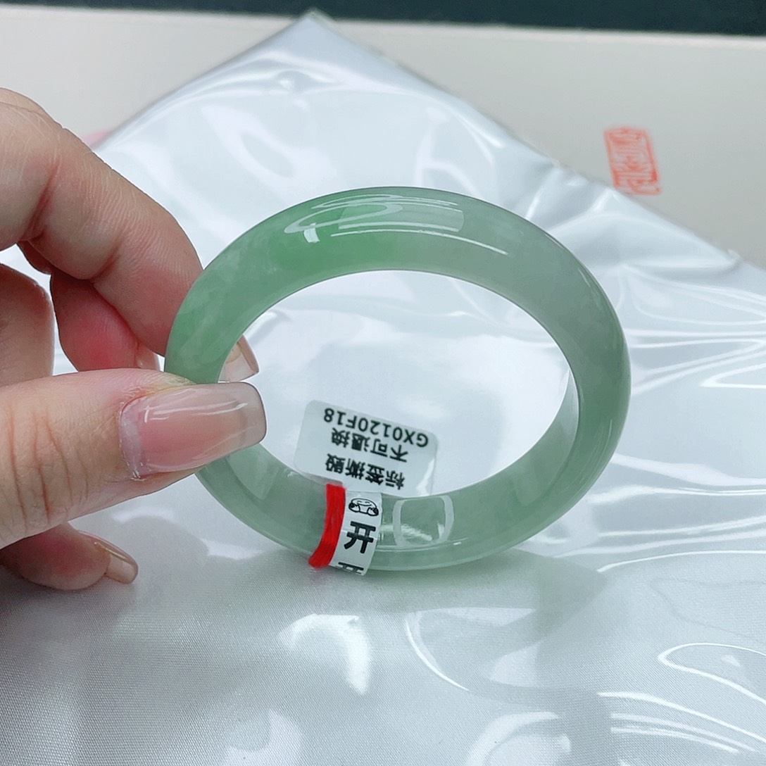 翡翠手镯未镶嵌正52.4