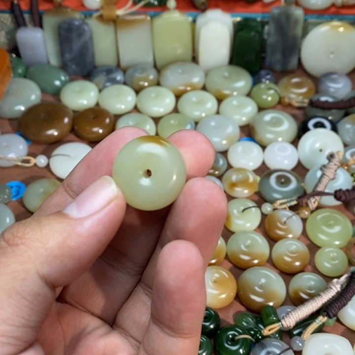 小***何和田玉未镶嵌吊坠(不含链)