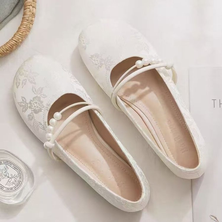 鸿星鸿尓克中式国风珍鞋2025秋季晚晚温柔风配裙子的法式绝美浅口