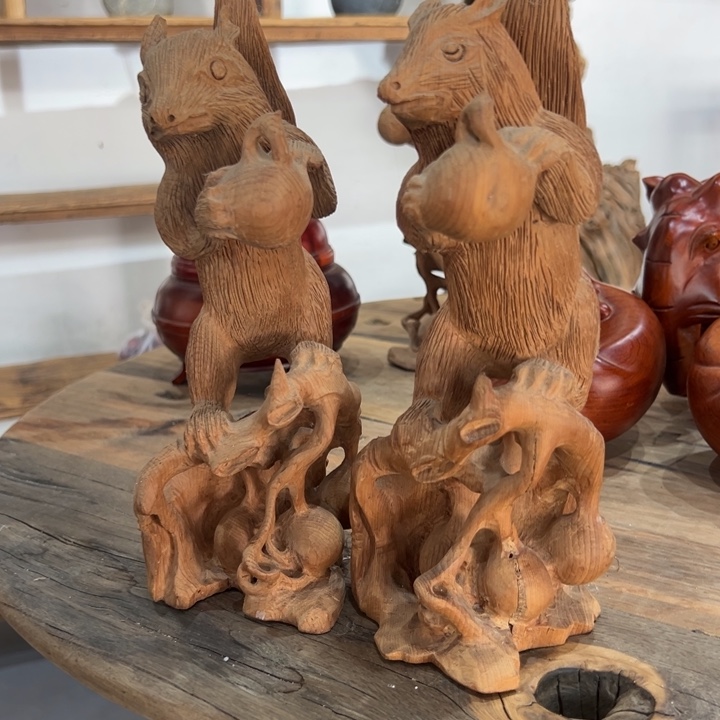 天***剑木老木头手工雕刻摆件松鼠