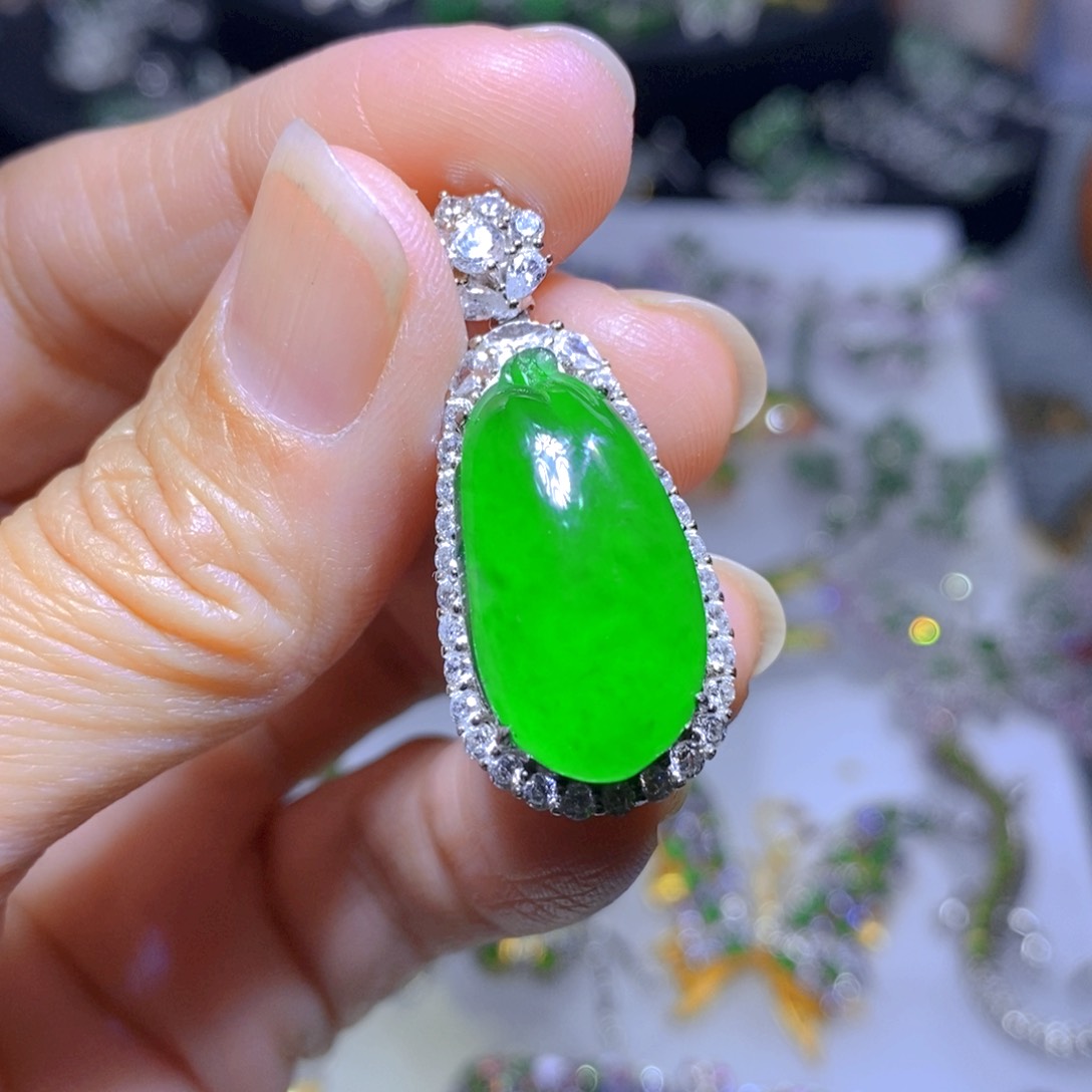 翡翠颈饰银S925镶嵌天然翡翠