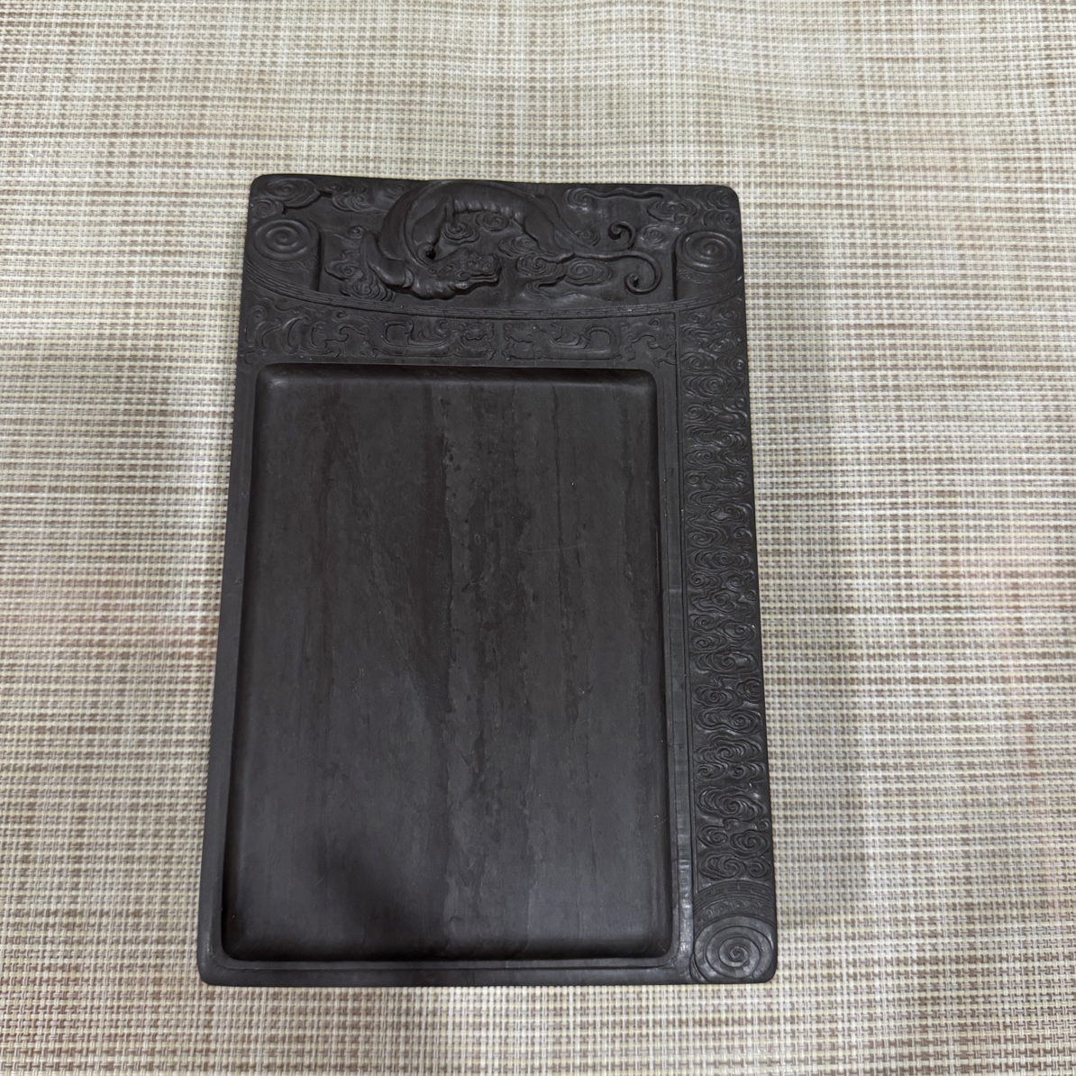 喇嘛涯老坑鷿鹈血螭龙先瑞砚尺寸：20.7*13.5*6