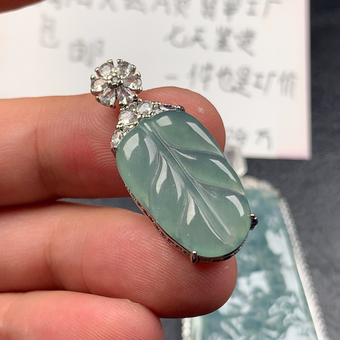 颈饰未镶嵌翡翠叶子