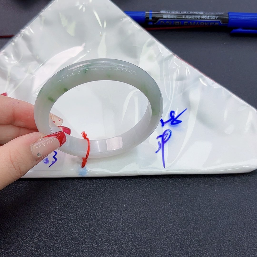 翡翠手镯未镶嵌手镯