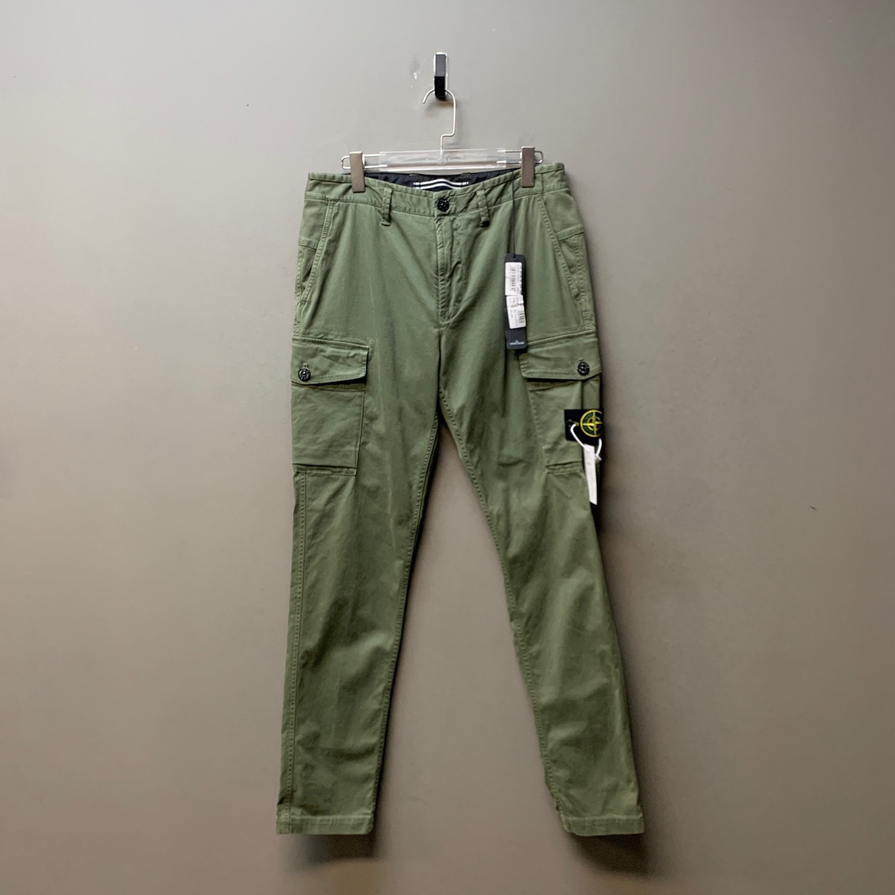 Stone island /05972/军绿色双口袋工装裤全新存放 带吊牌 尺码31