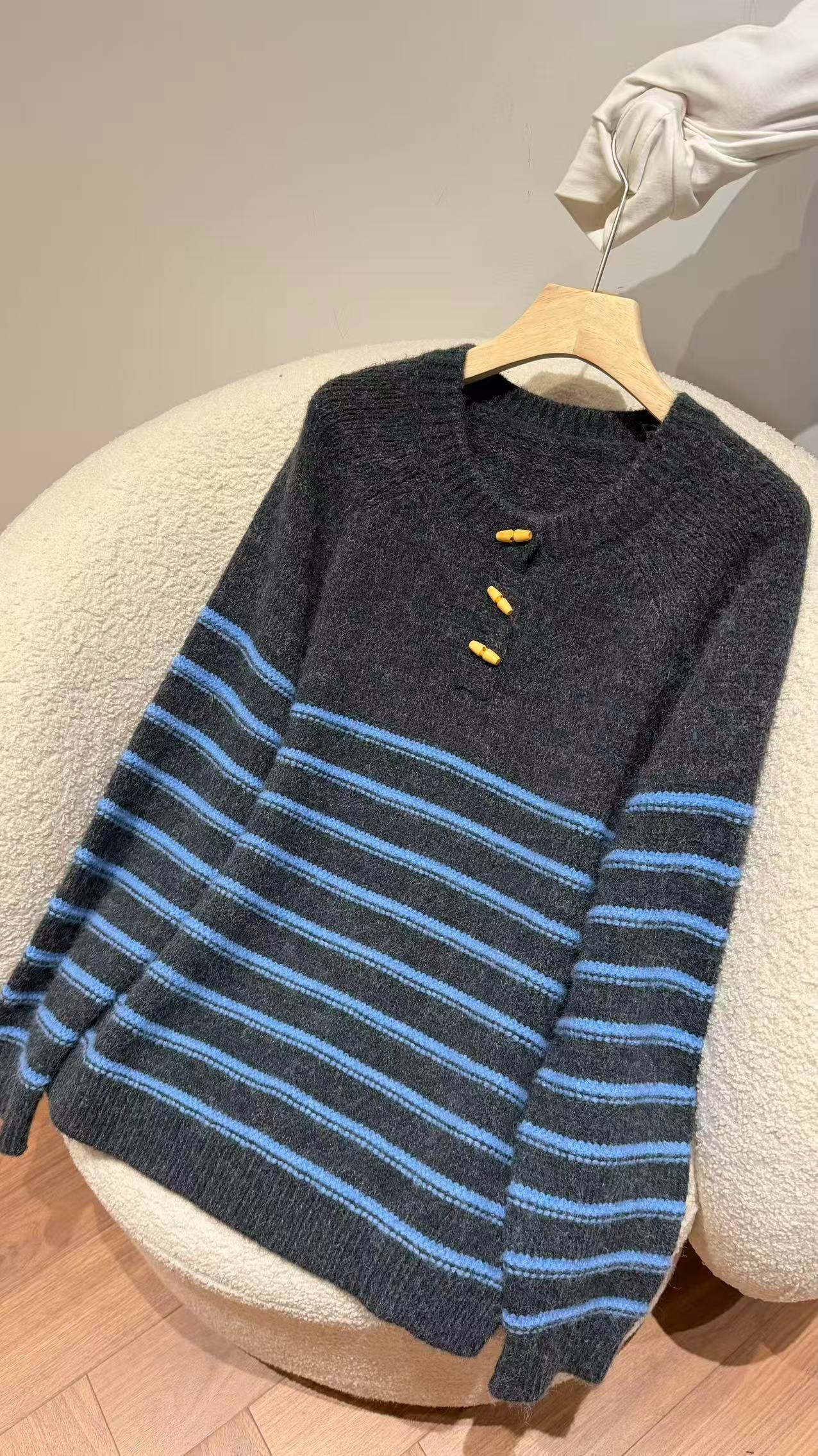 梅十二  秋冬设计师款毛针织衫套头女常规款    5412011