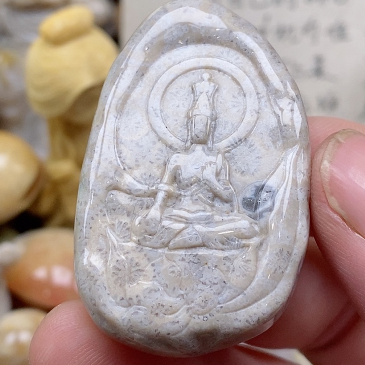颈饰未镶嵌硅化珊瑚（珊瑚玉）有瑕