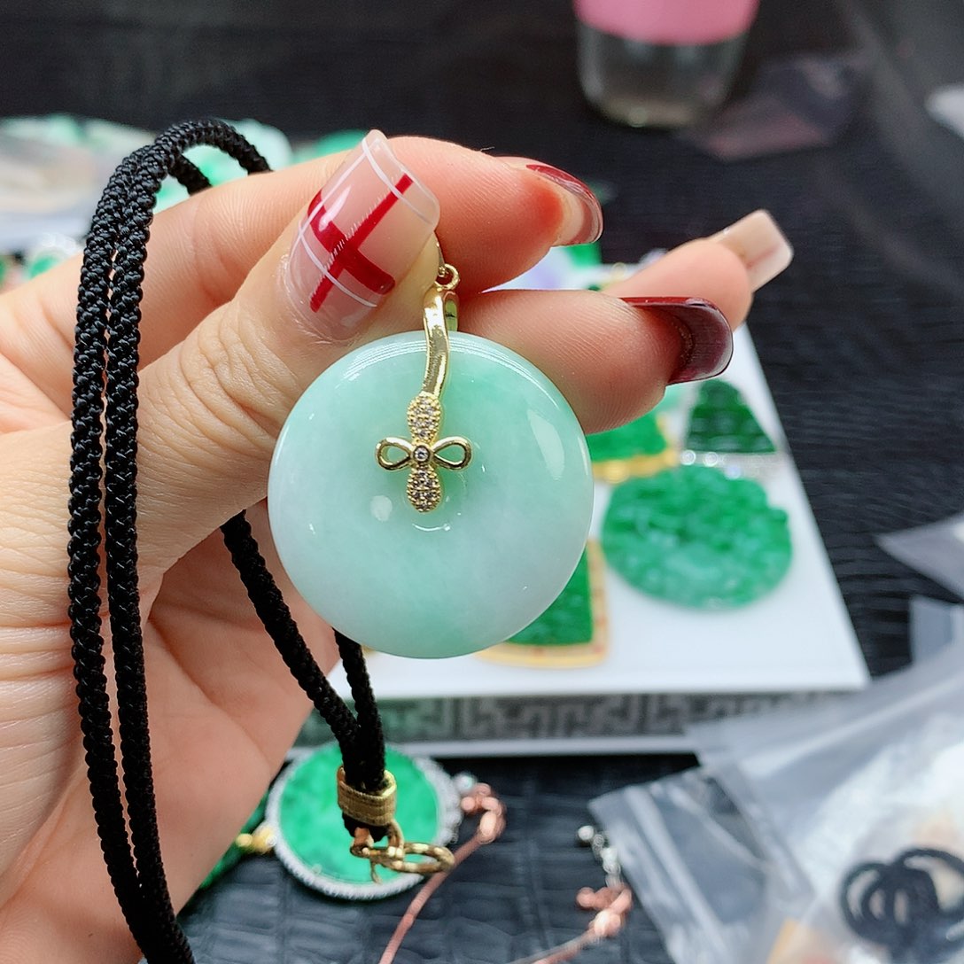 【闪购商品】翡翠吊坠(赠链)合金