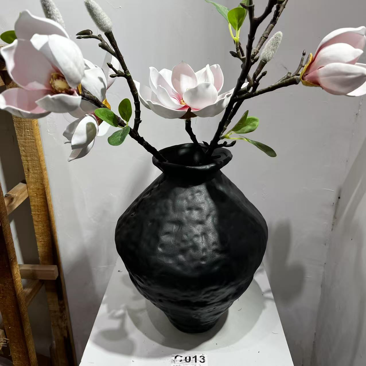  景德镇磨砂黑手工小口陶瓷花瓶