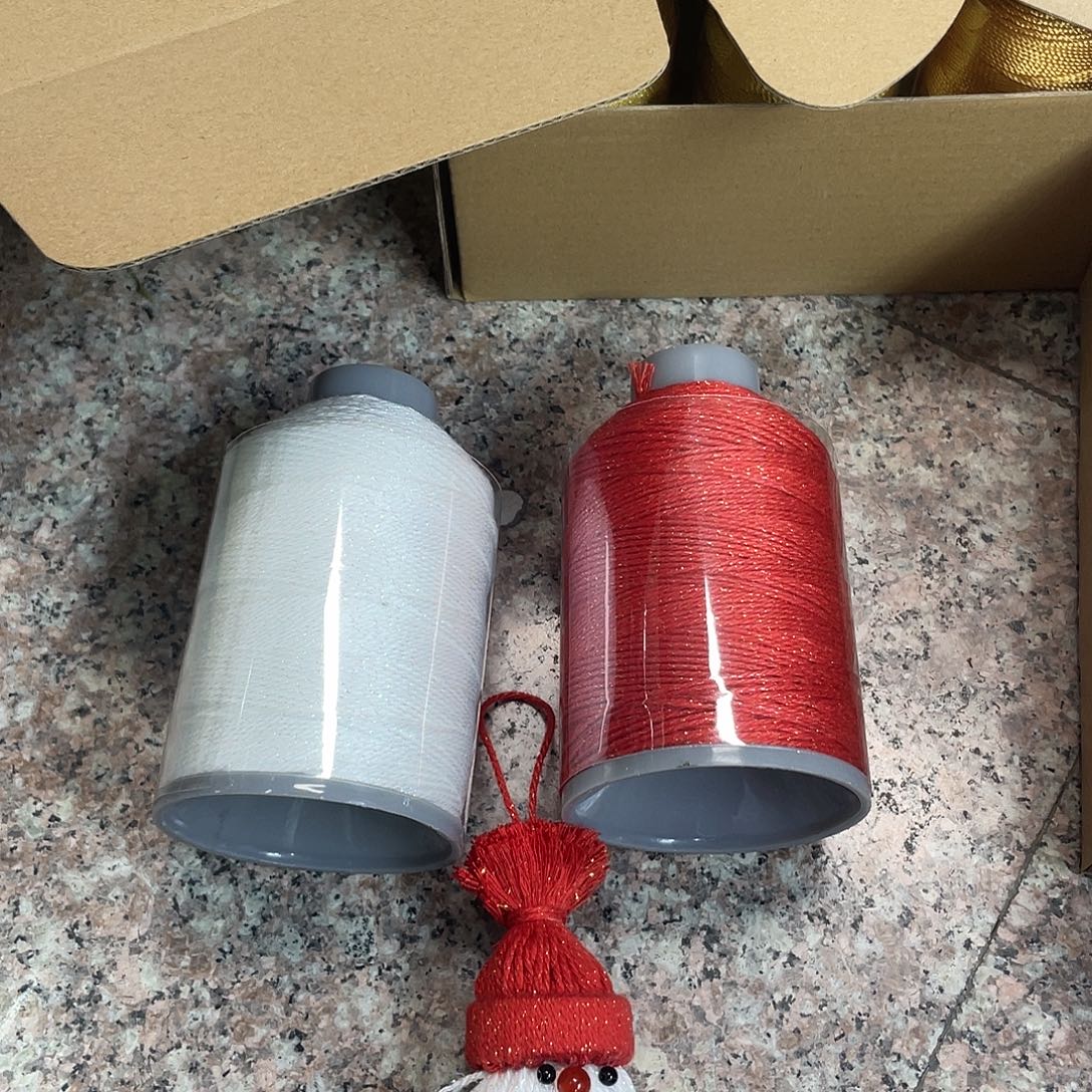 聚酯纤维1.0手搓棉100克国旗红+本白（圣诞老人）