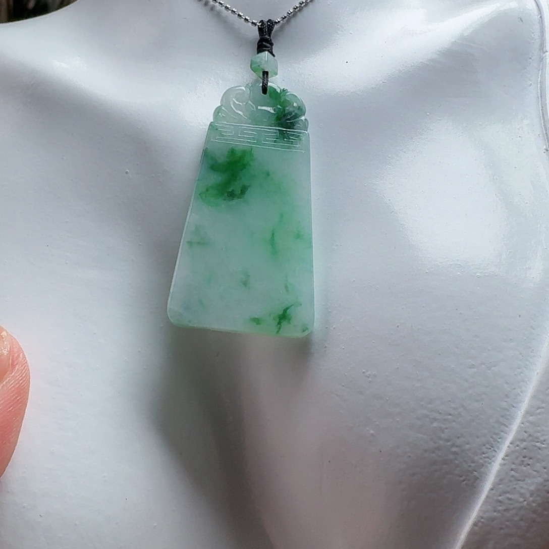 翡翠吊坠(赠链)未镶嵌天然