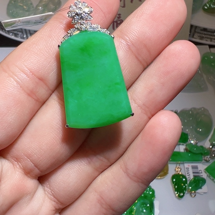 翡翠挂件18K金镶嵌翡翠