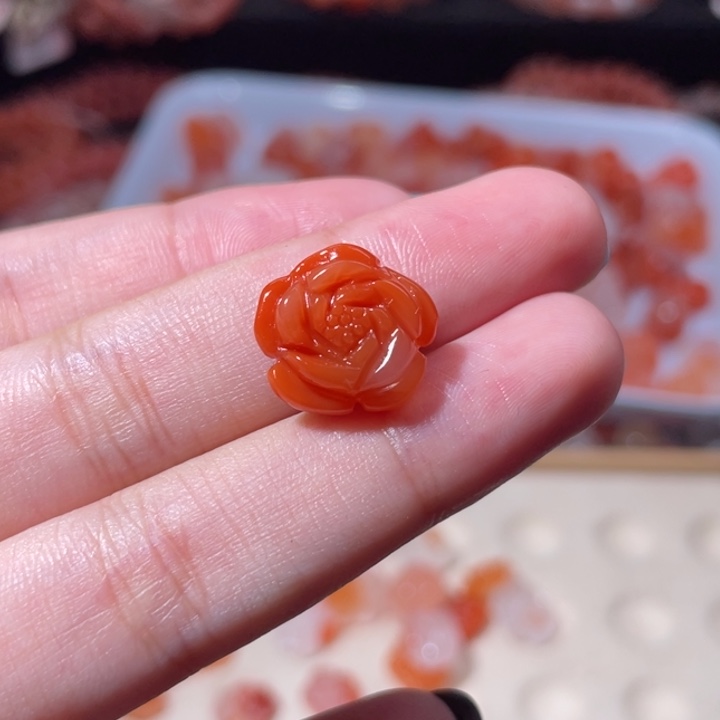 南红玛瑙未镶嵌玫瑰花