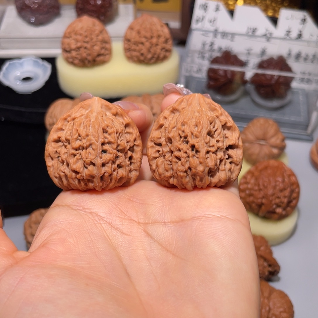 文玩核桃把件全品南疆37尺红皮三角，运费自理