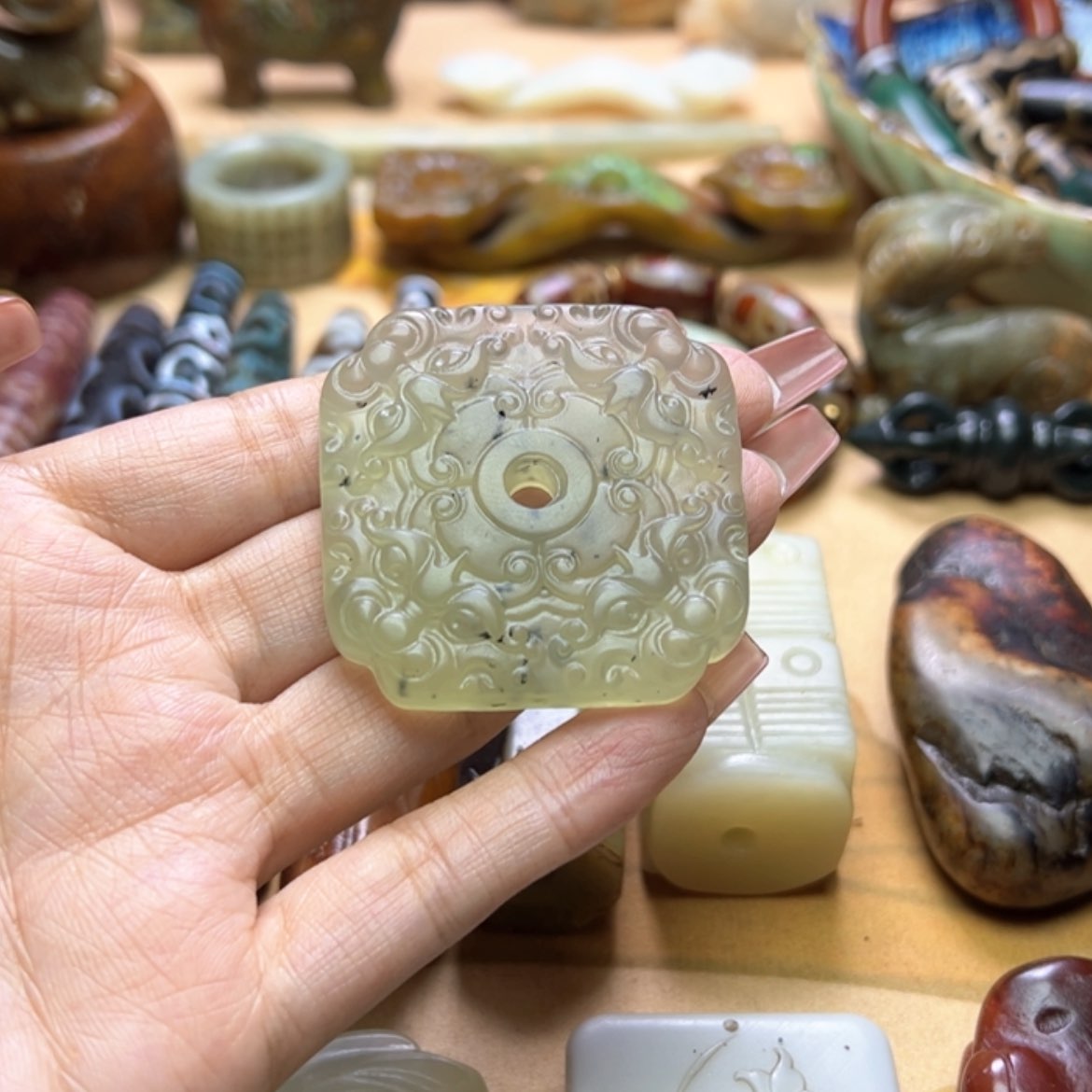 【闪购商品】蛇纹石玉颈饰未镶嵌