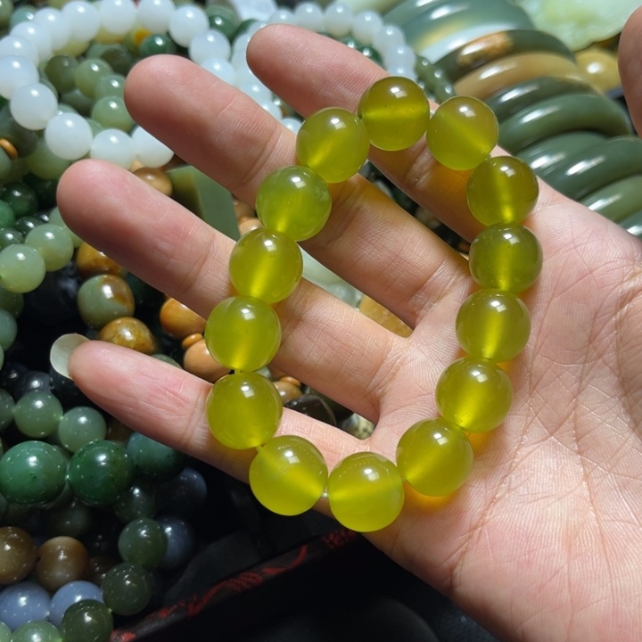 蛇纹石玉未镶嵌颈饰