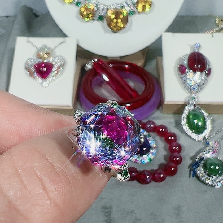 红宝石颈饰未镶嵌