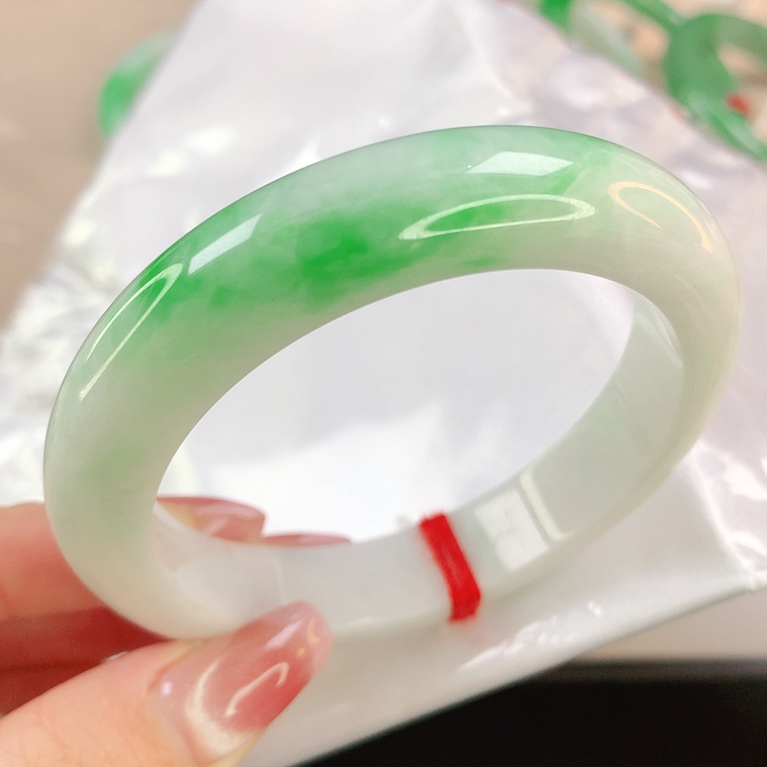 翡翠手镯未镶嵌122翡翠